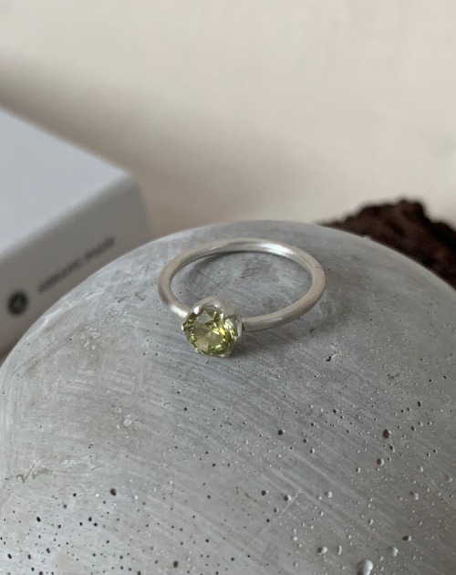 ONE003_Peridot Crown Ring